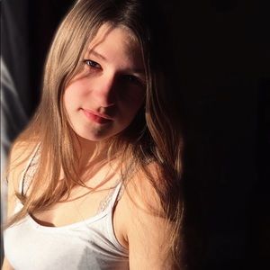 Meet your Posher, Layla